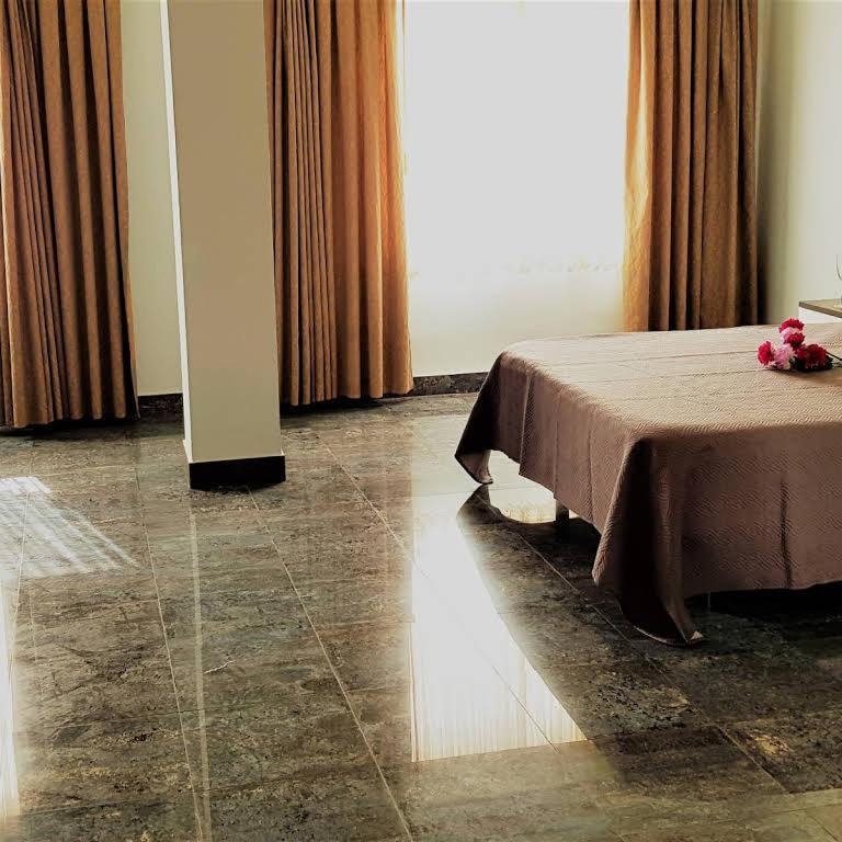 Hotel Marina Blanca กัสเตญองเดลาปลานา ภายนอก รูปภาพ